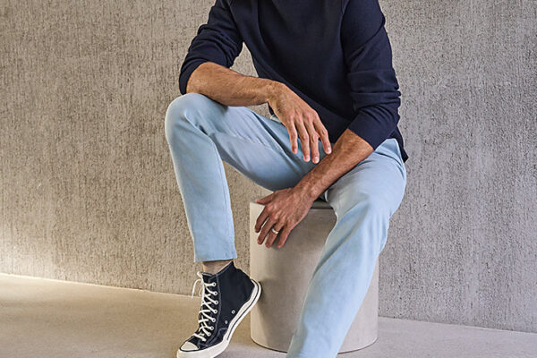 ALBERTO---Pa_fall_winter_2026_original_ALBERTO_AW26_MOTIF_08A_1582_ROB_THE_JEANS_CHINO-COLOURED_DENIM_CMYK_210X297